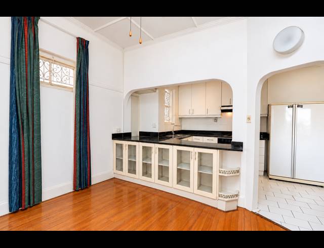 2.5 BEDROOM APARTMENT FOR SALE IN ESSENWOOD